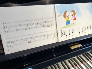 ブログ：レッスンのひとこま④はじめてのピアノレッスン「うたとピアノの絵本」